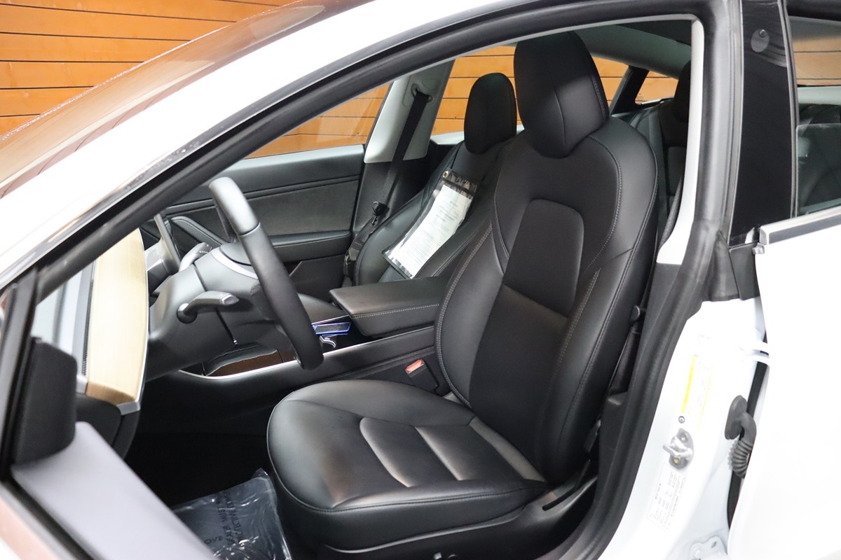 2020 Tesla Model 3 Long Range photo 35