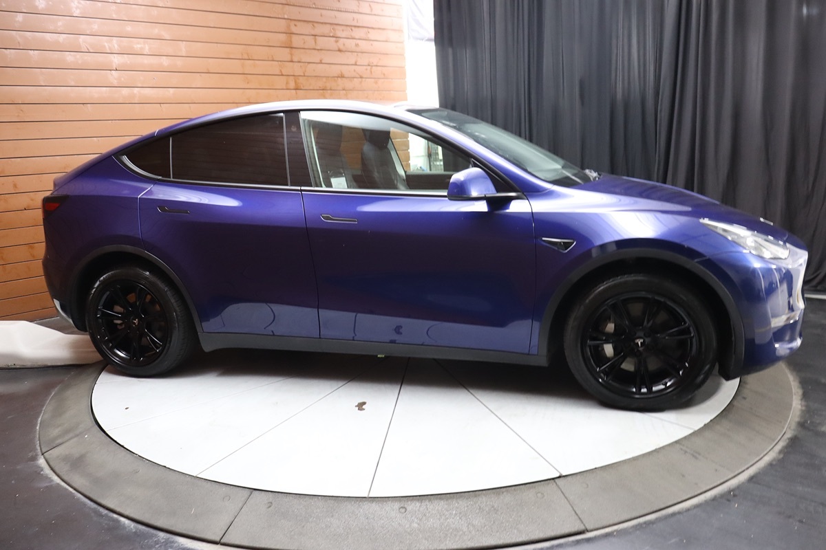 2022 Tesla Model Y Long Range photo 13