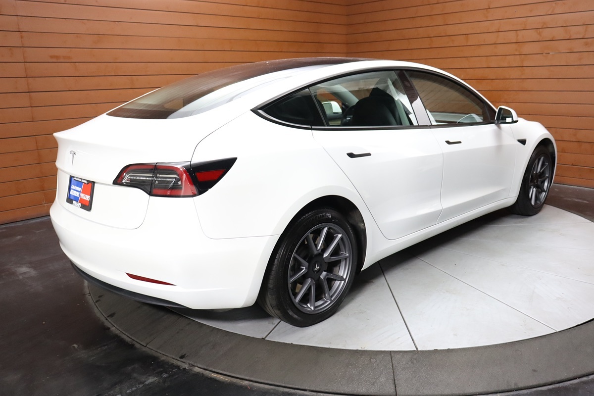 2023 Tesla Model 3 photo 16
