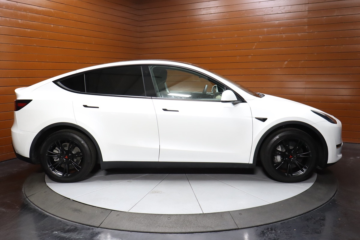 2020 Tesla Model Y Long Range photo 9