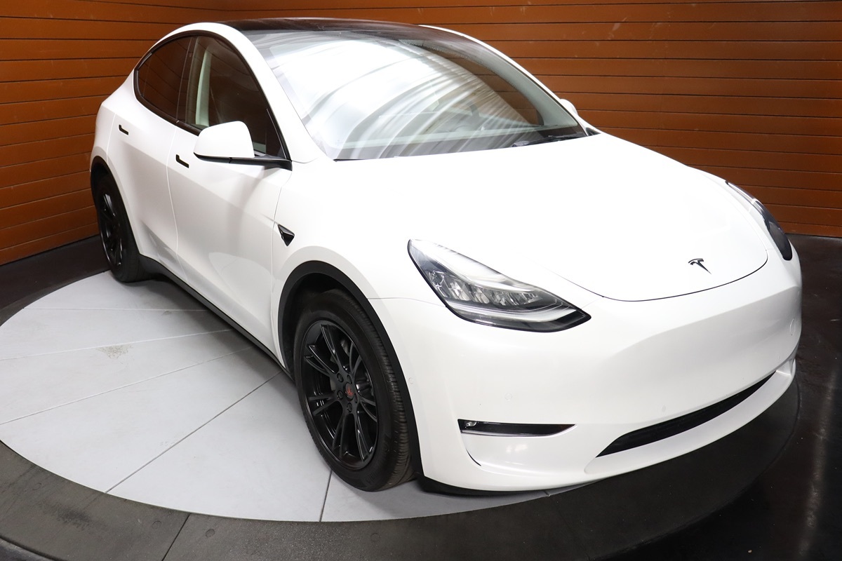 2020 Tesla Model Y Long Range photo 15