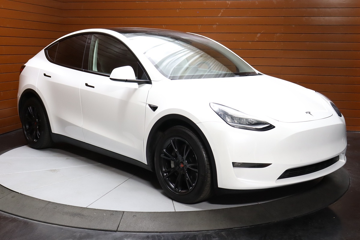 2020 Tesla Model Y Long Range photo 17