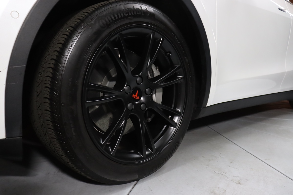 2020 Tesla Model Y Long Range photo 16