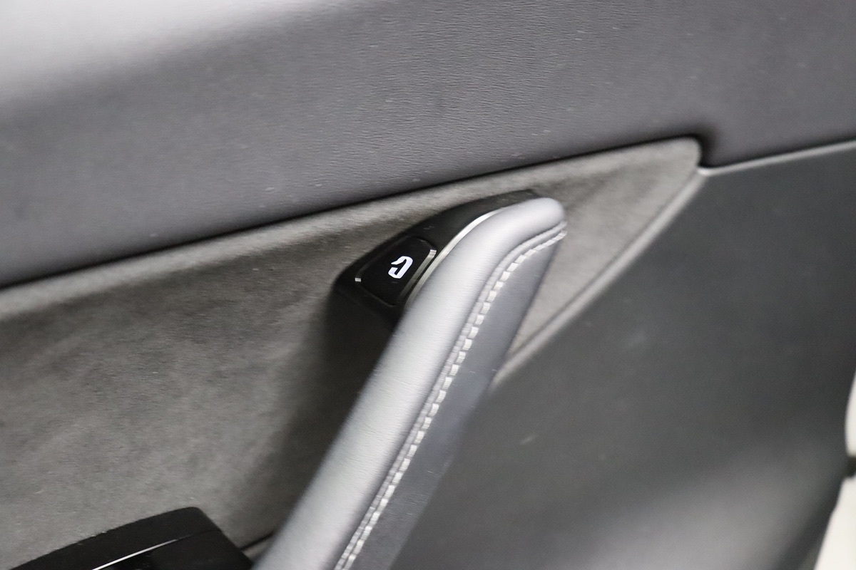 2020 Tesla Model Y Long Range photo 24