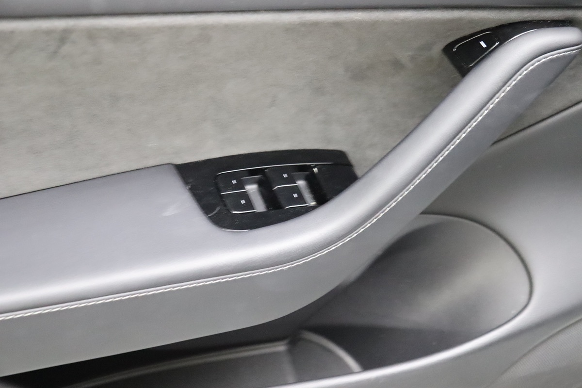 2020 Tesla Model 3 Long Range photo 23