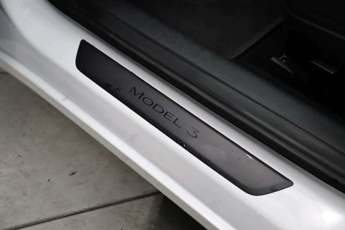 2023 Tesla Model 3 photo 17