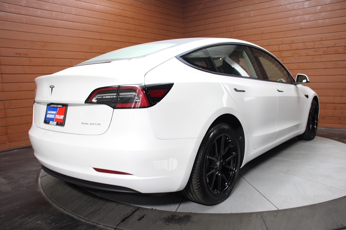 2022 Tesla Model 3 Long Range photo 8