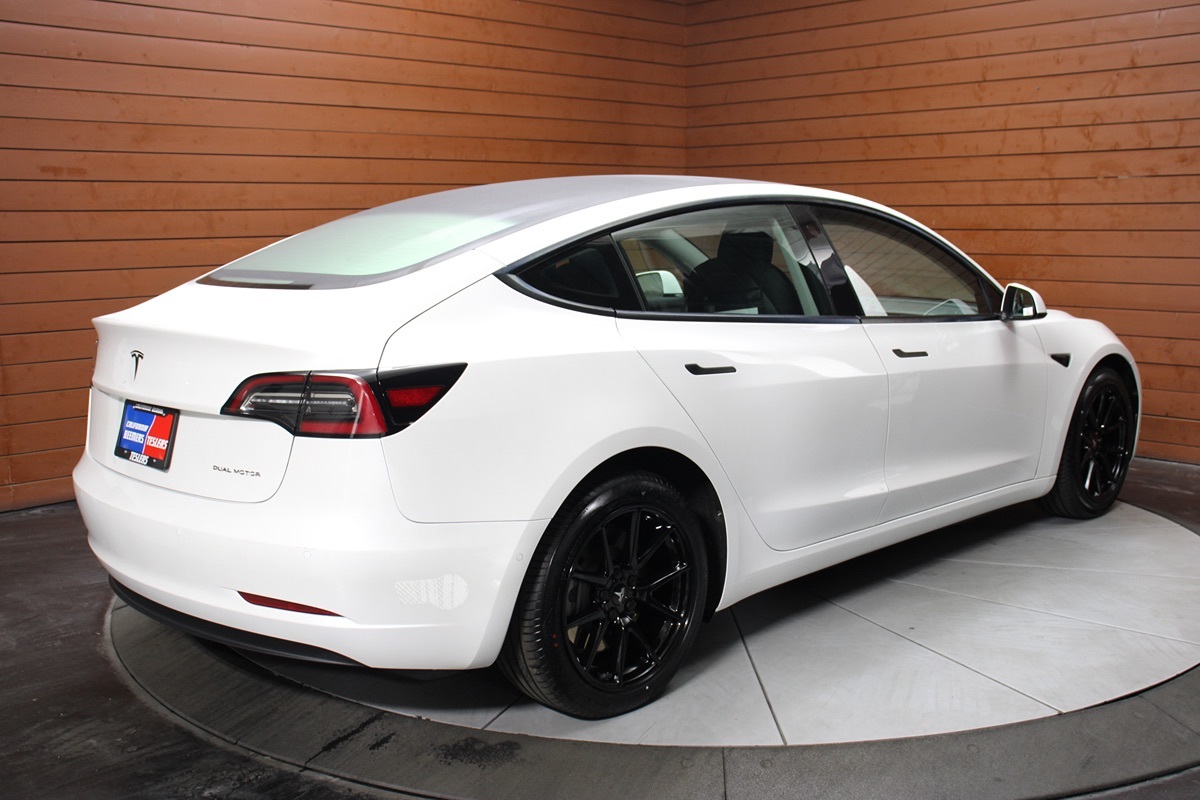 2022 Tesla Model 3 Long Range photo 9