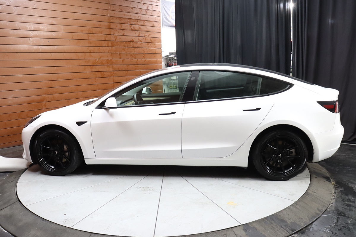 2022 Tesla Model 3 Long Range photo 7