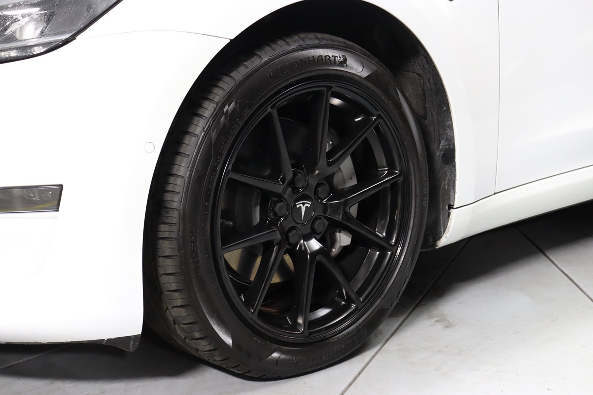 2022 Tesla Model 3 Long Range photo 5