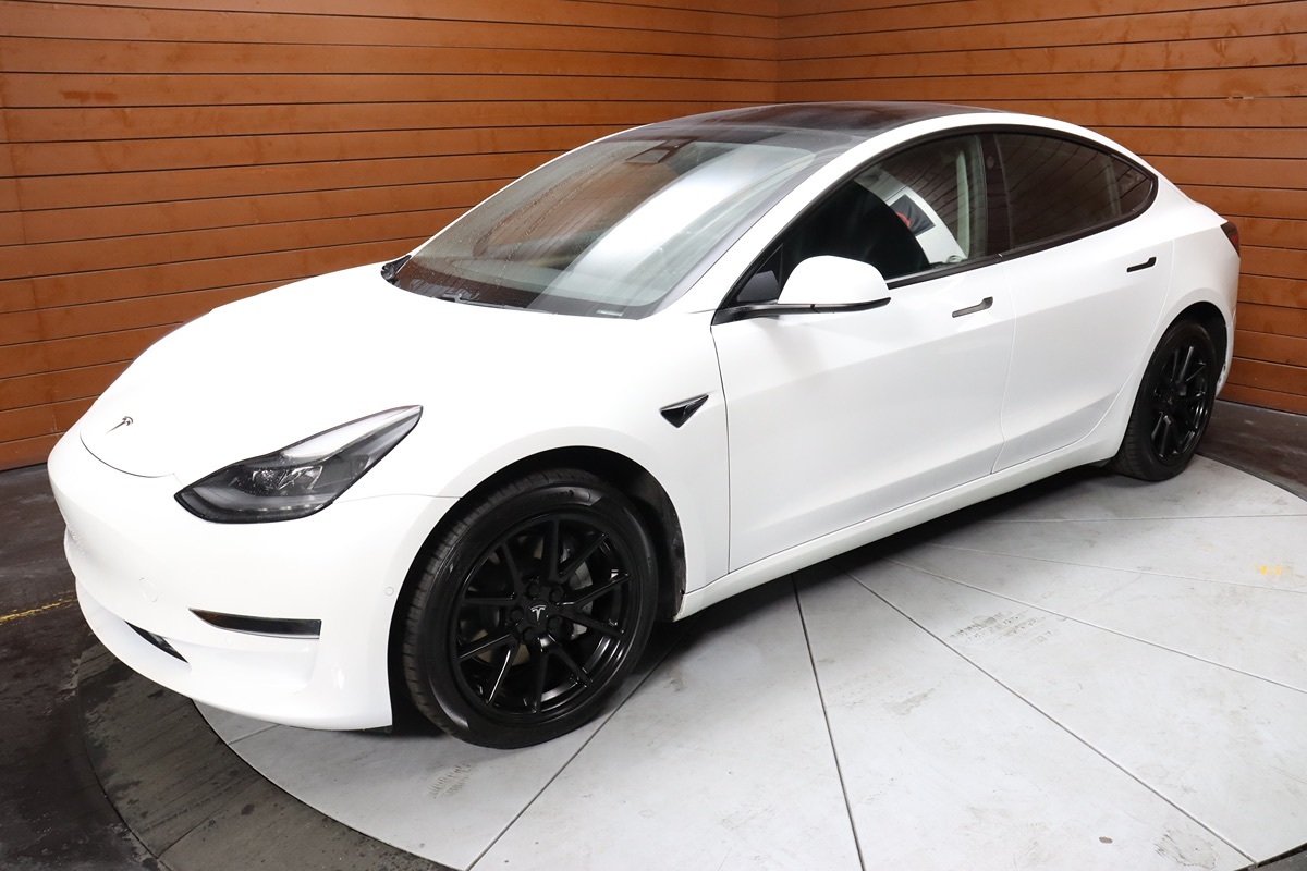 2022 Tesla Model 3 Long Range photo 4