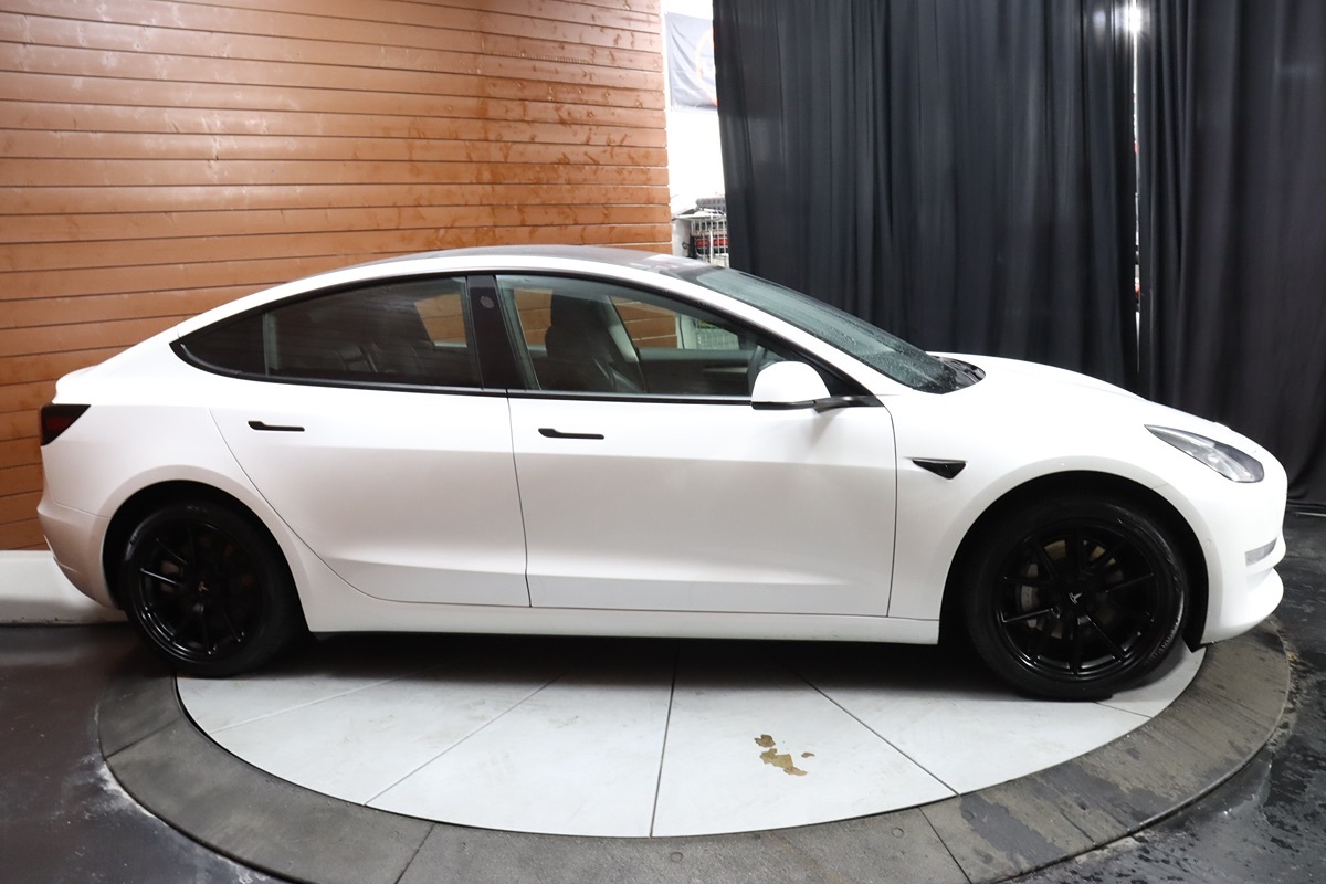 2022 Tesla Model 3 Long Range photo 18