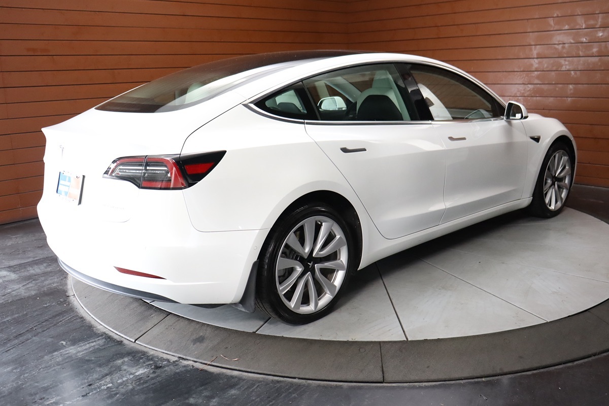 2020 Tesla Model 3 Long Range photo 11