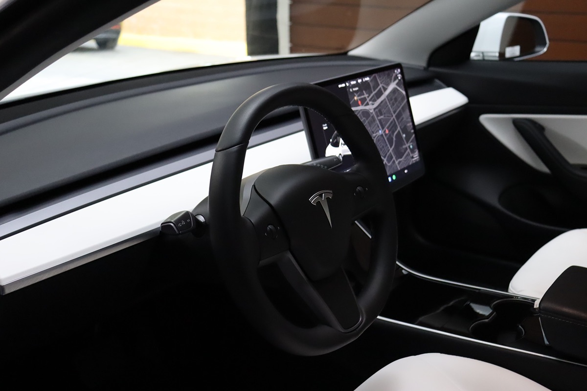 2020 Tesla Model 3 Long Range photo 23