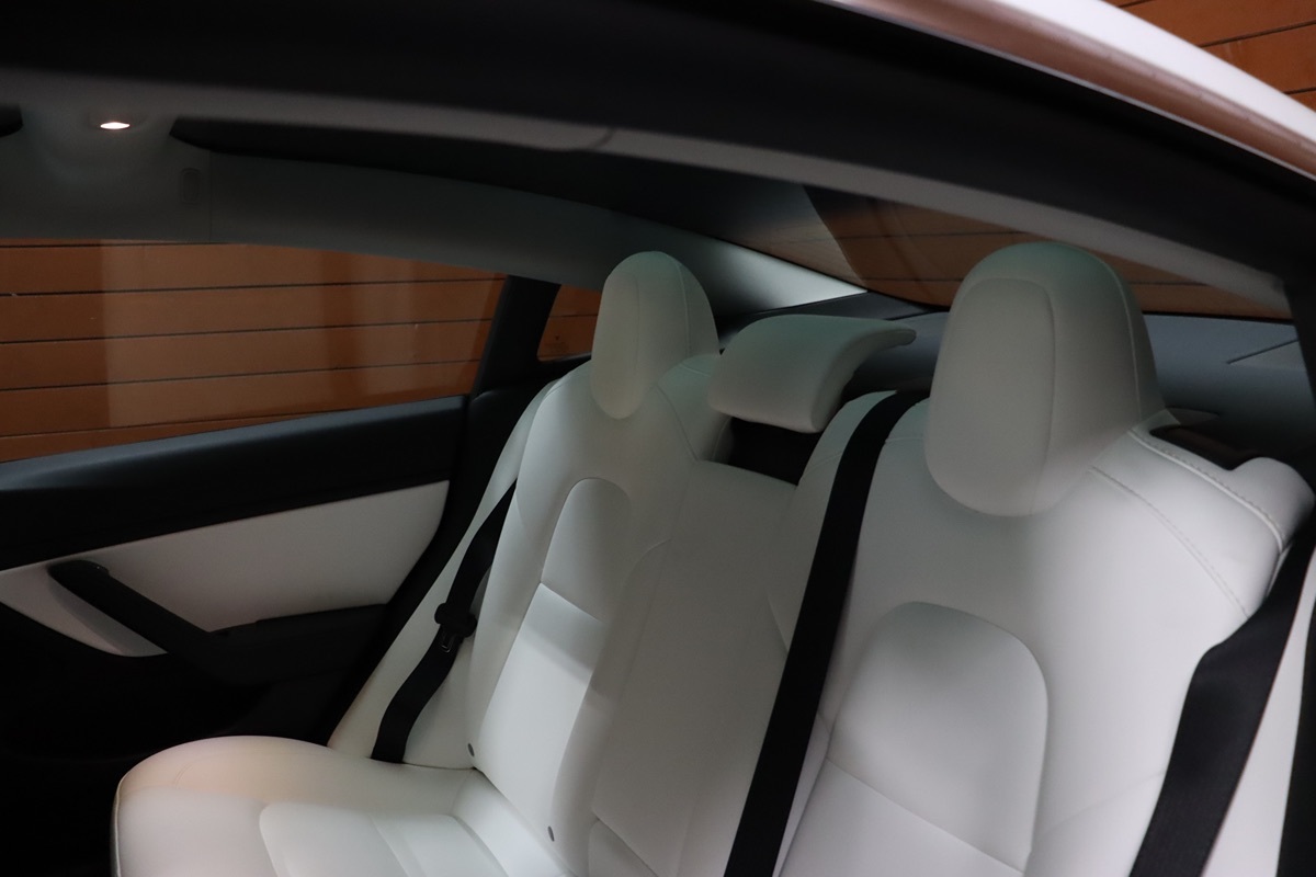 2020 Tesla Model 3 Long Range photo 31