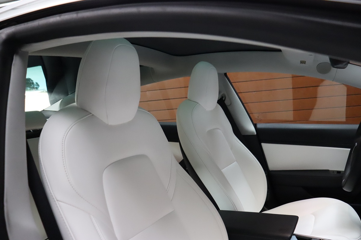 2020 Tesla Model 3 Long Range photo 43