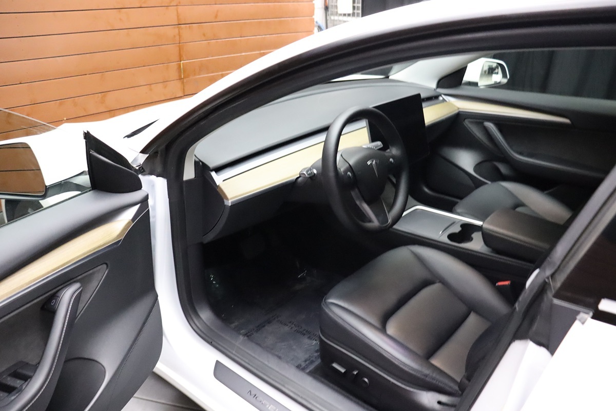 2023 Tesla Model 3 photo 16