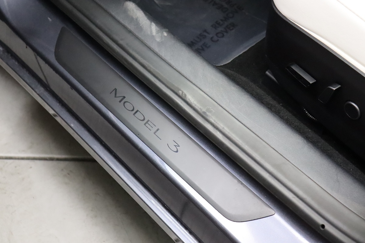 2023 Tesla Model 3 Long Range photo 29