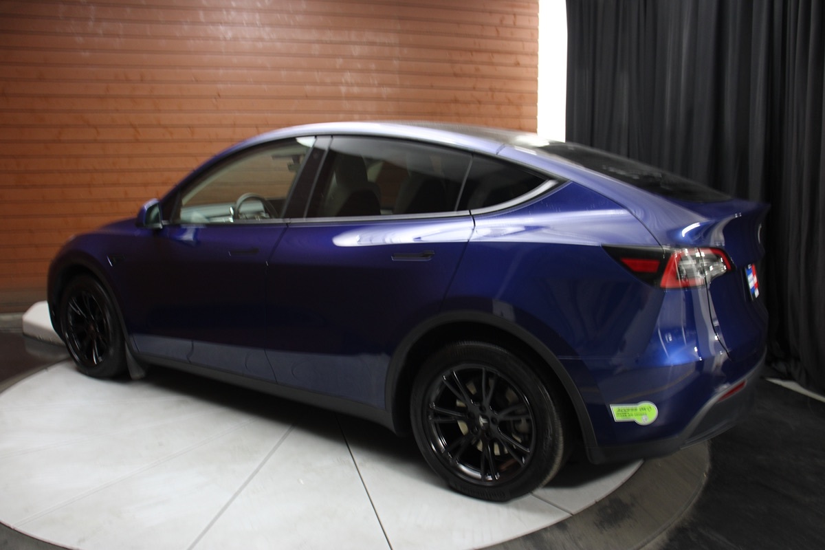 2023 Tesla Model Y Long Range photo 8