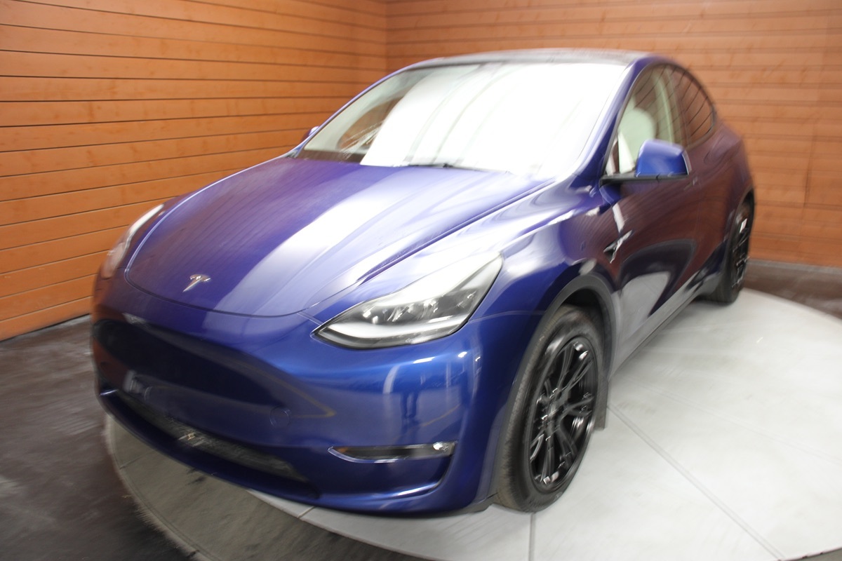 2023 Tesla Model Y Long Range photo 3