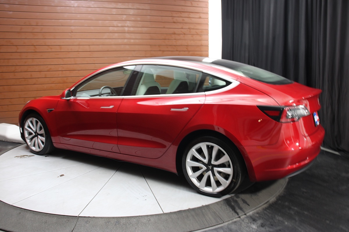 2020 Tesla Model 3 Long Range photo 9