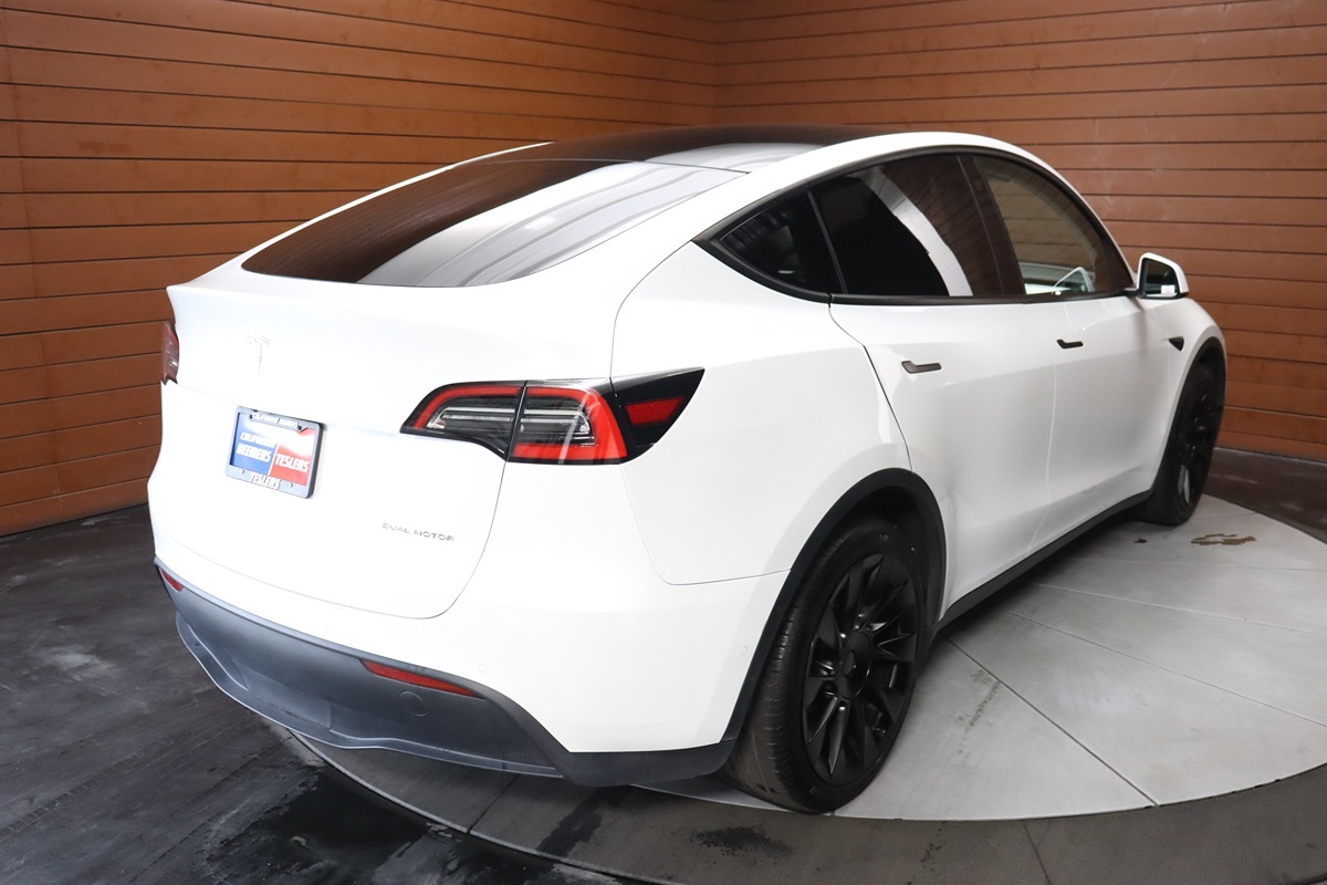 2021 Tesla Model Y Long Range photo 17