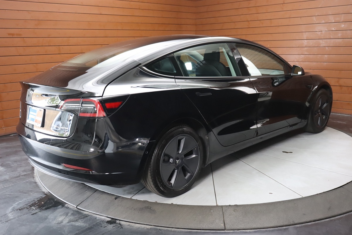 2022 Tesla Model 3 Long Range photo 11