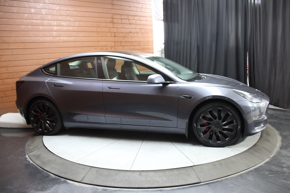 2022 Tesla Model 3 Performance photo 25