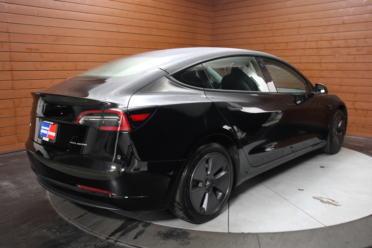 2022 Tesla Model 3 Long Range photo 16