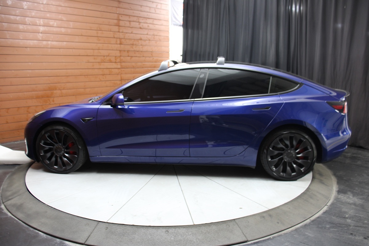 2022 Tesla Model 3 Performance photo 10