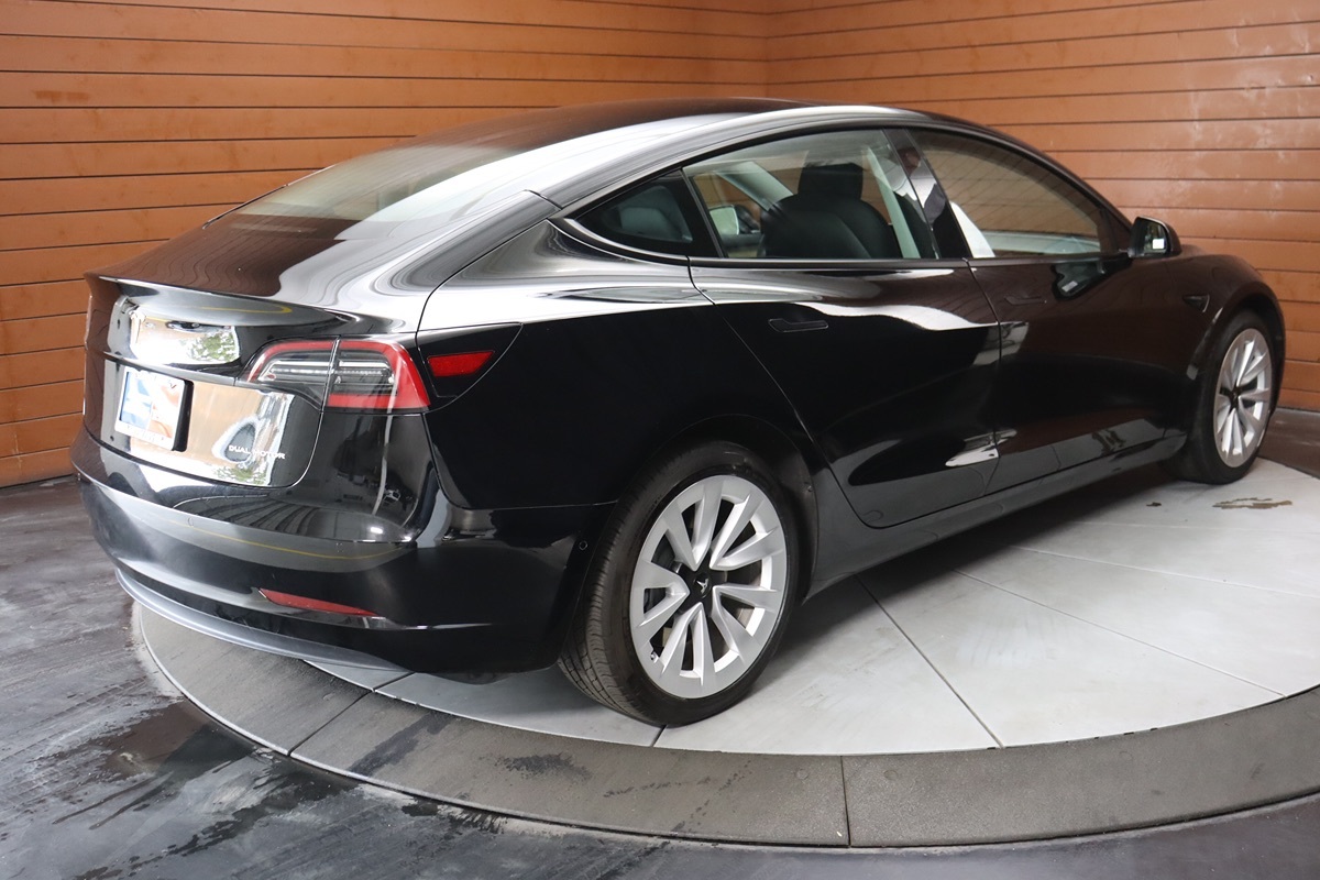 2022 Tesla Model 3 Long Range photo 16