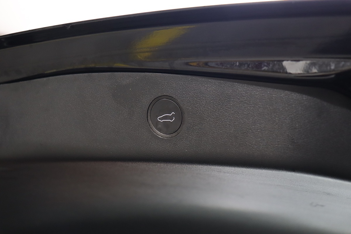 2022 Tesla Model 3 Long Range photo 9