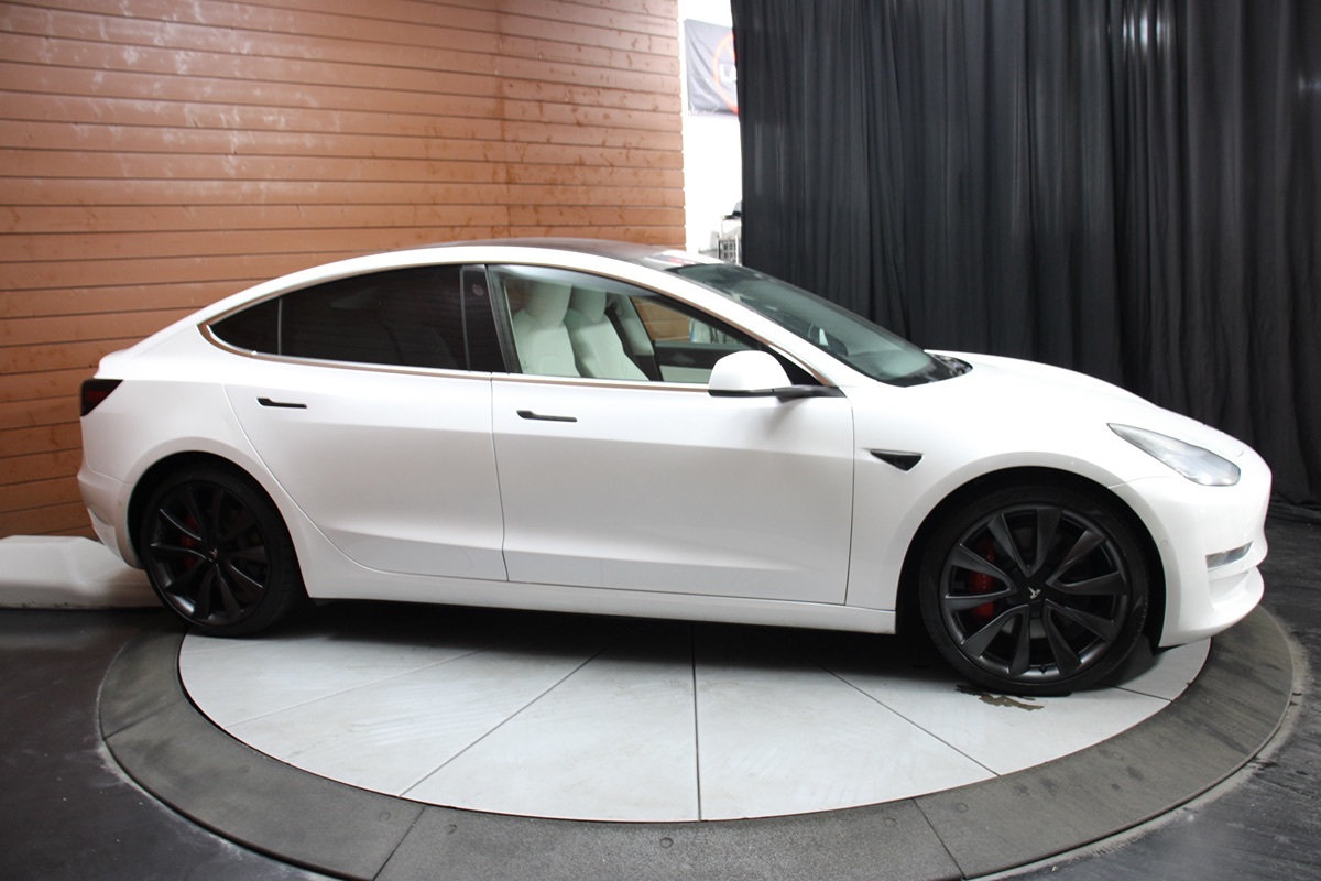 2020 Tesla Model 3 Performance photo 17