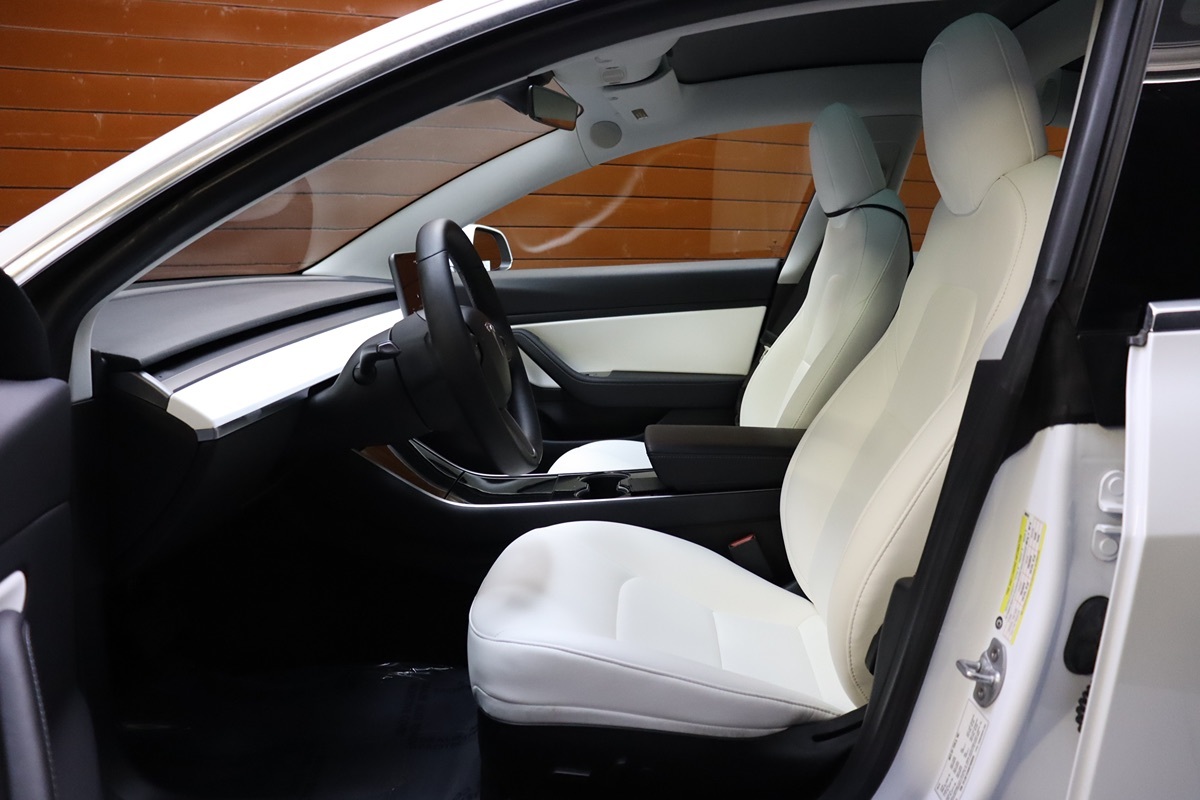2020 Tesla Model 3 Performance photo 29