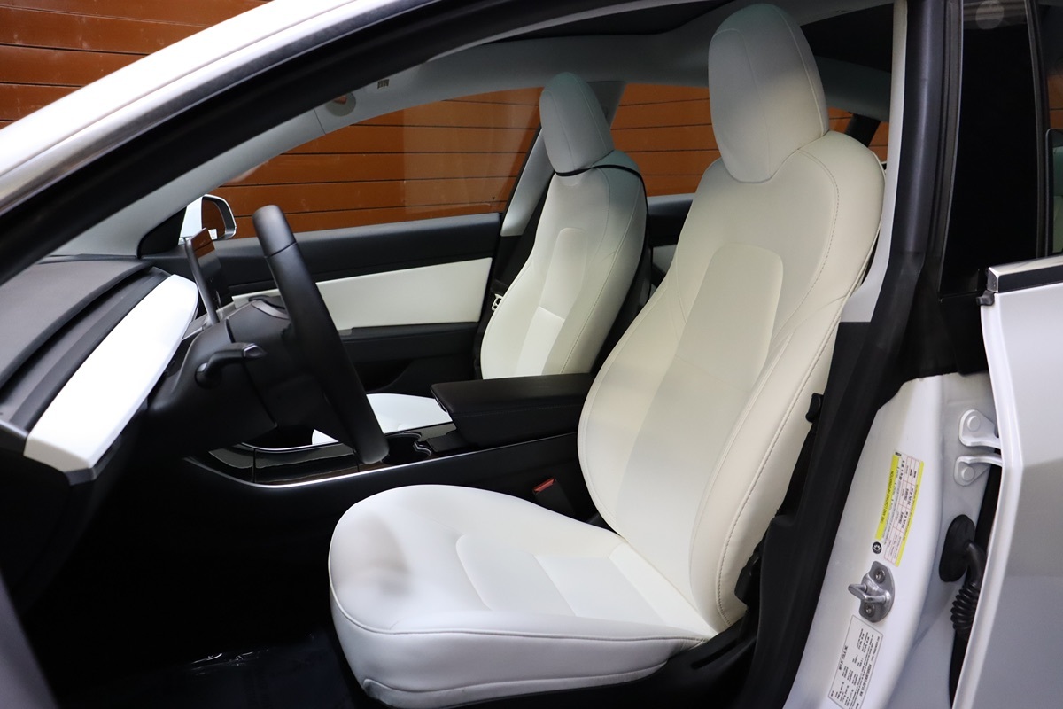 2020 Tesla Model 3 Performance photo 31