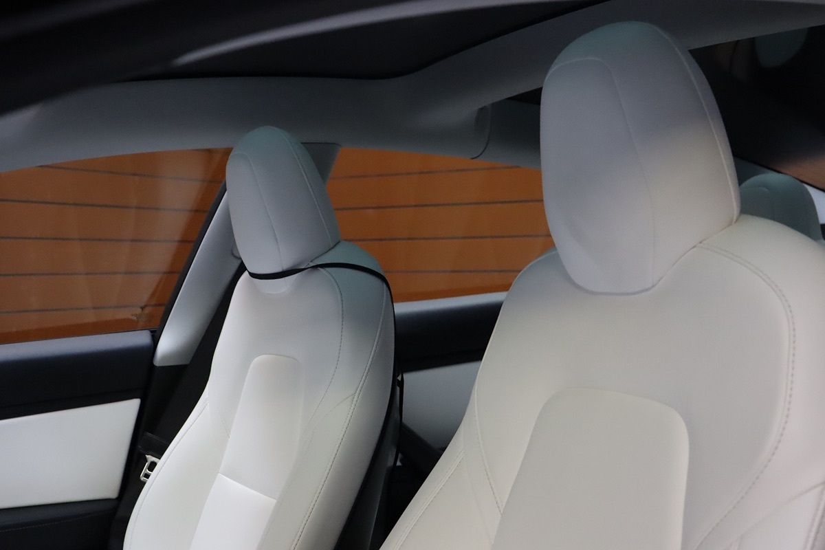 2020 Tesla Model 3 Performance photo 32