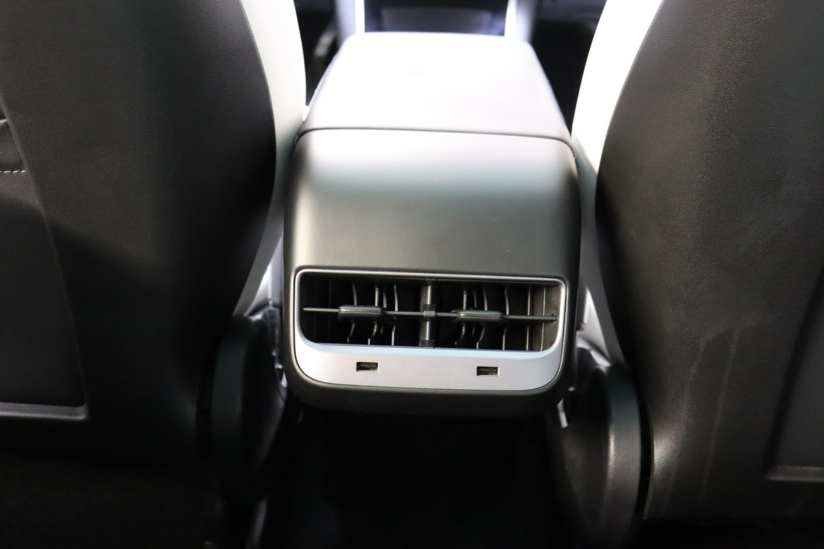 2020 Tesla Model 3 Performance photo 39