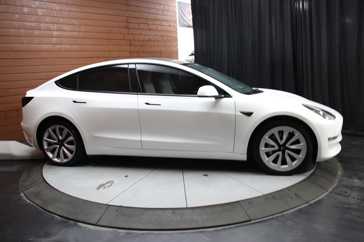 2022 Tesla Model 3 photo 16
