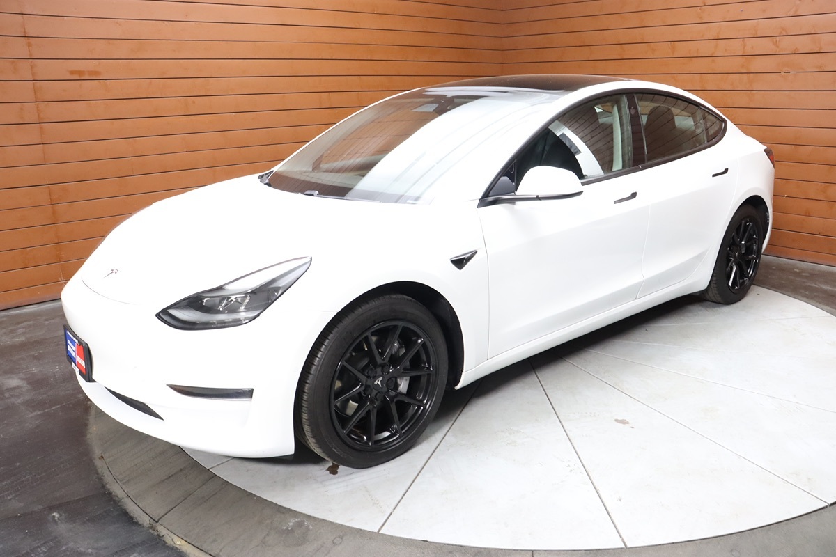 2023 Tesla Model 3 photo 3