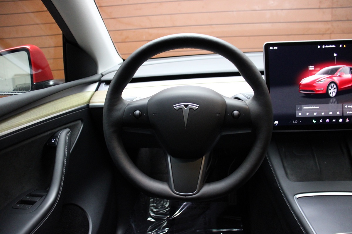 2023 Tesla Model Y Long Range photo 19