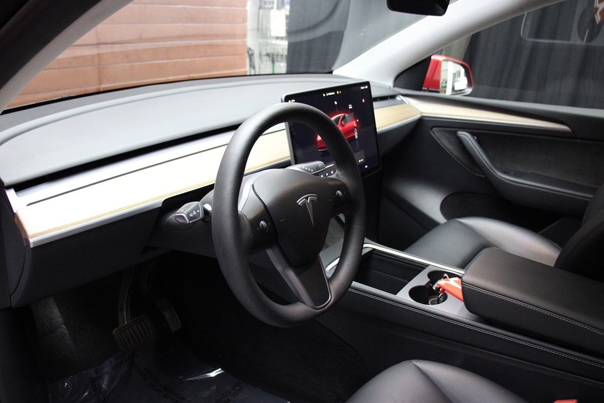 2023 Tesla Model Y Long Range photo 33