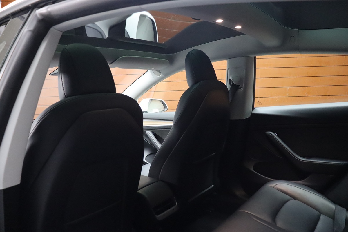 2022 Tesla Model 3 Long Range photo 35