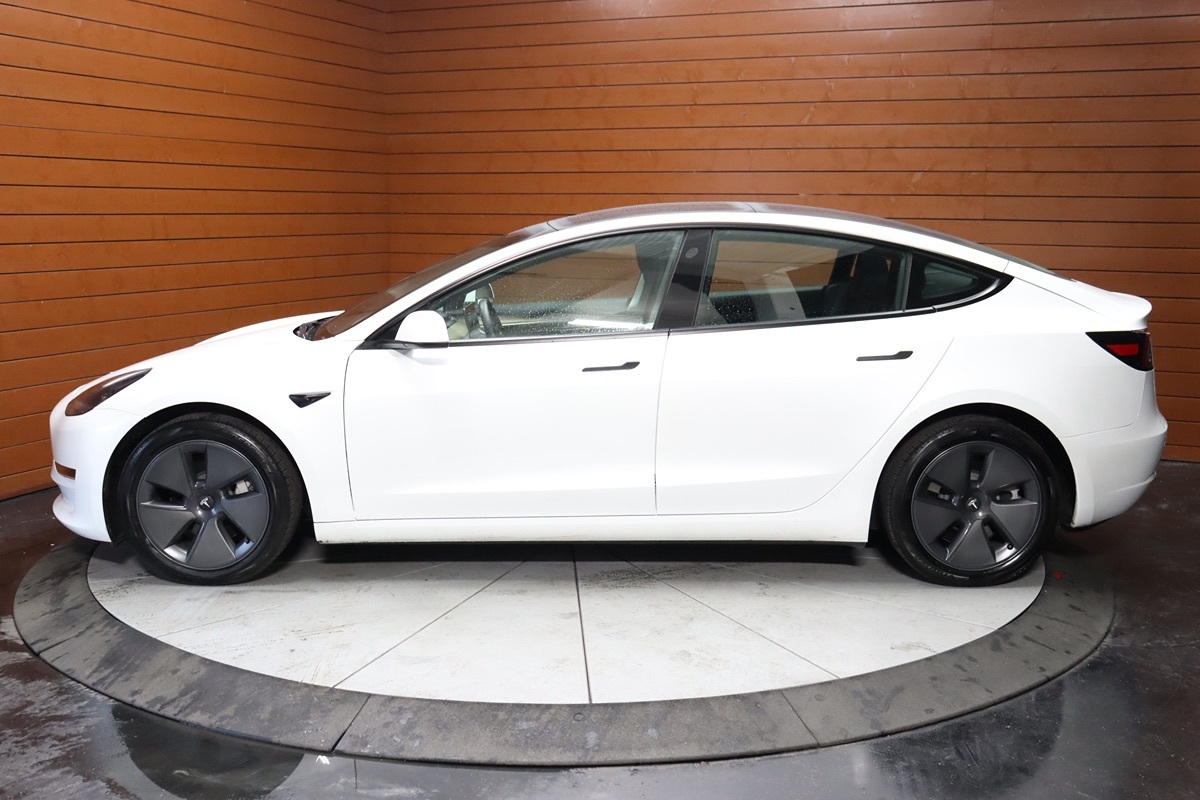 2022 Tesla Model 3 Long Range photo 7