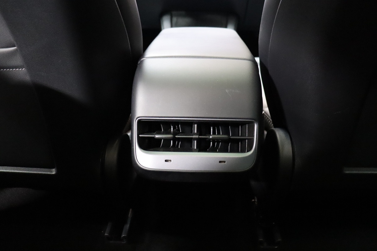 2022 Tesla Model 3 Long Range photo 40