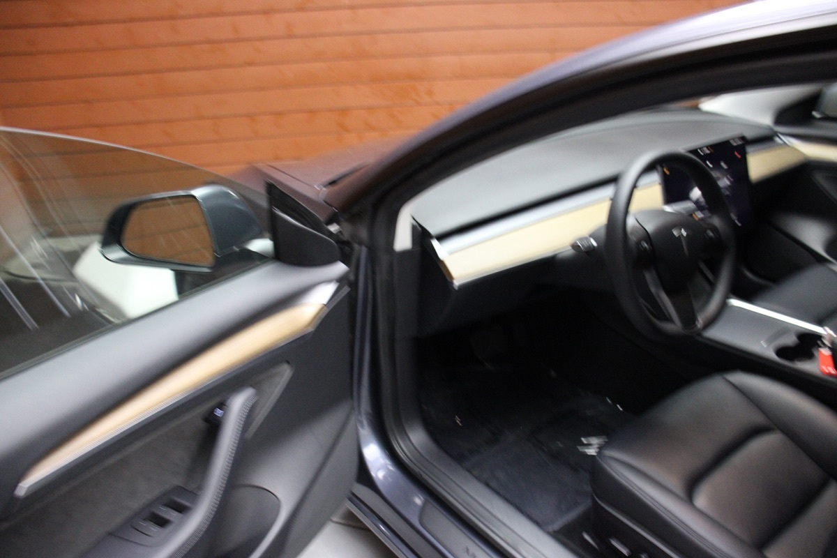 2023 Tesla Model 3 photo 18