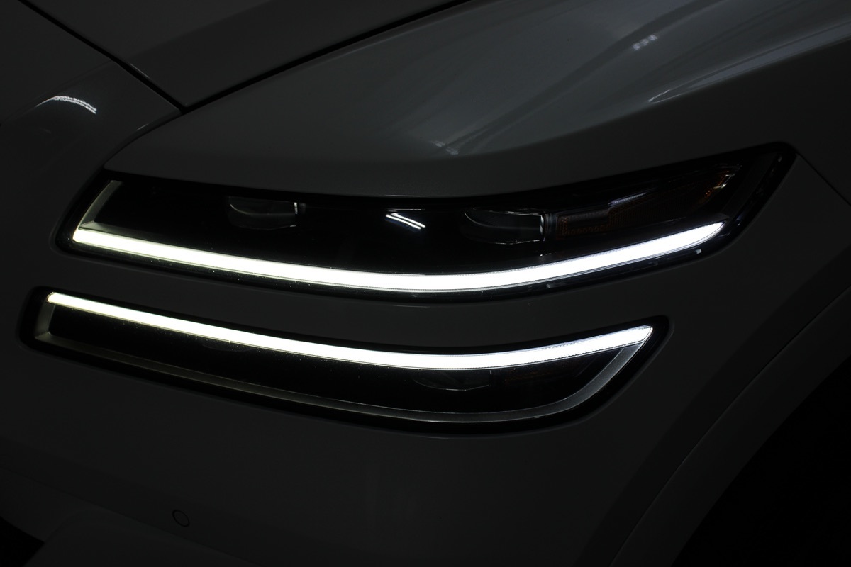 2023 Genesis GV80 2.5T AWD Prestige photo 3