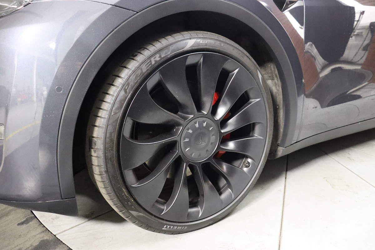 2023 Tesla Model Y Performance photo 4