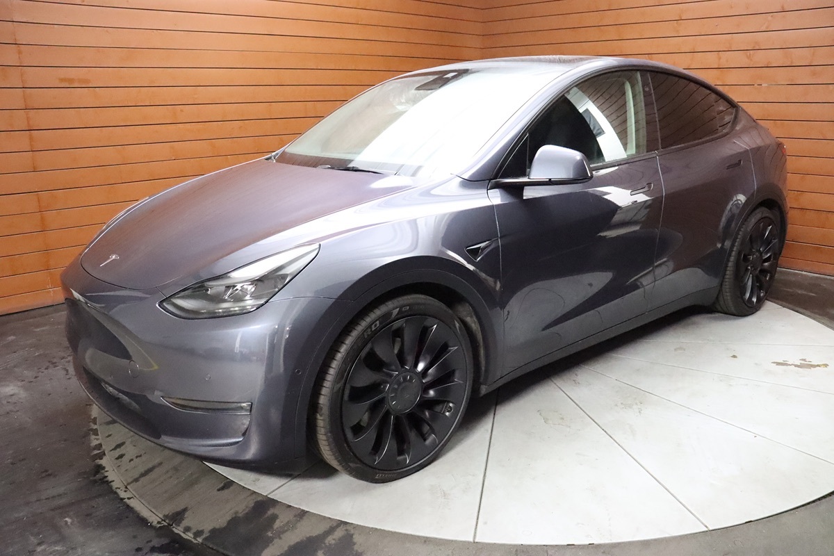 2023 Tesla Model Y Performance photo 3