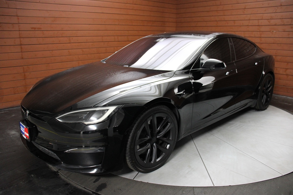 2022 Tesla Model S Plaid AWD photo 3
