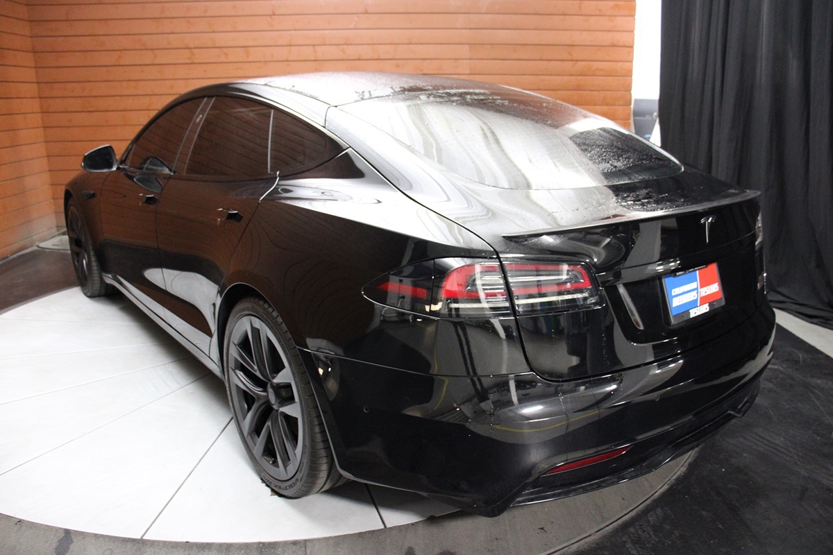 2022 Tesla Model S Plaid AWD photo 4